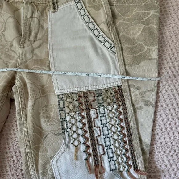 Pilcro by Anthropologie The Camp Wanderer Patchwork Embroidered Cargo Pant Sz 26 - Picture 12 of 13